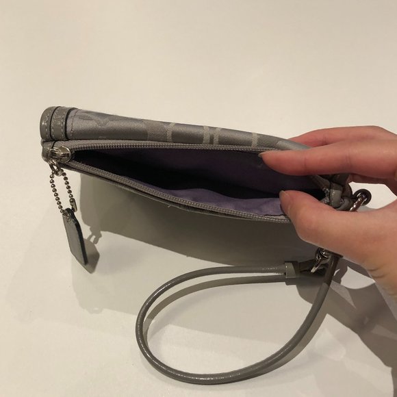 Coach authentic wristlet clutch light gray - Picture 4 of 5